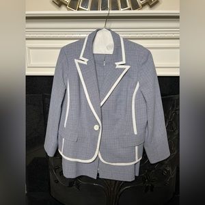 Evan Picone 2 piece Skirt Suit Blie with white trim